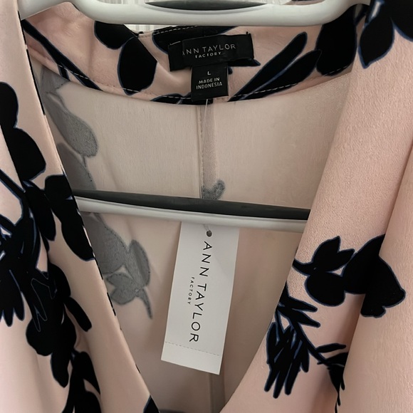 Ann Taylor Factory sleeveless top - new with tags - Picture 2 of 3